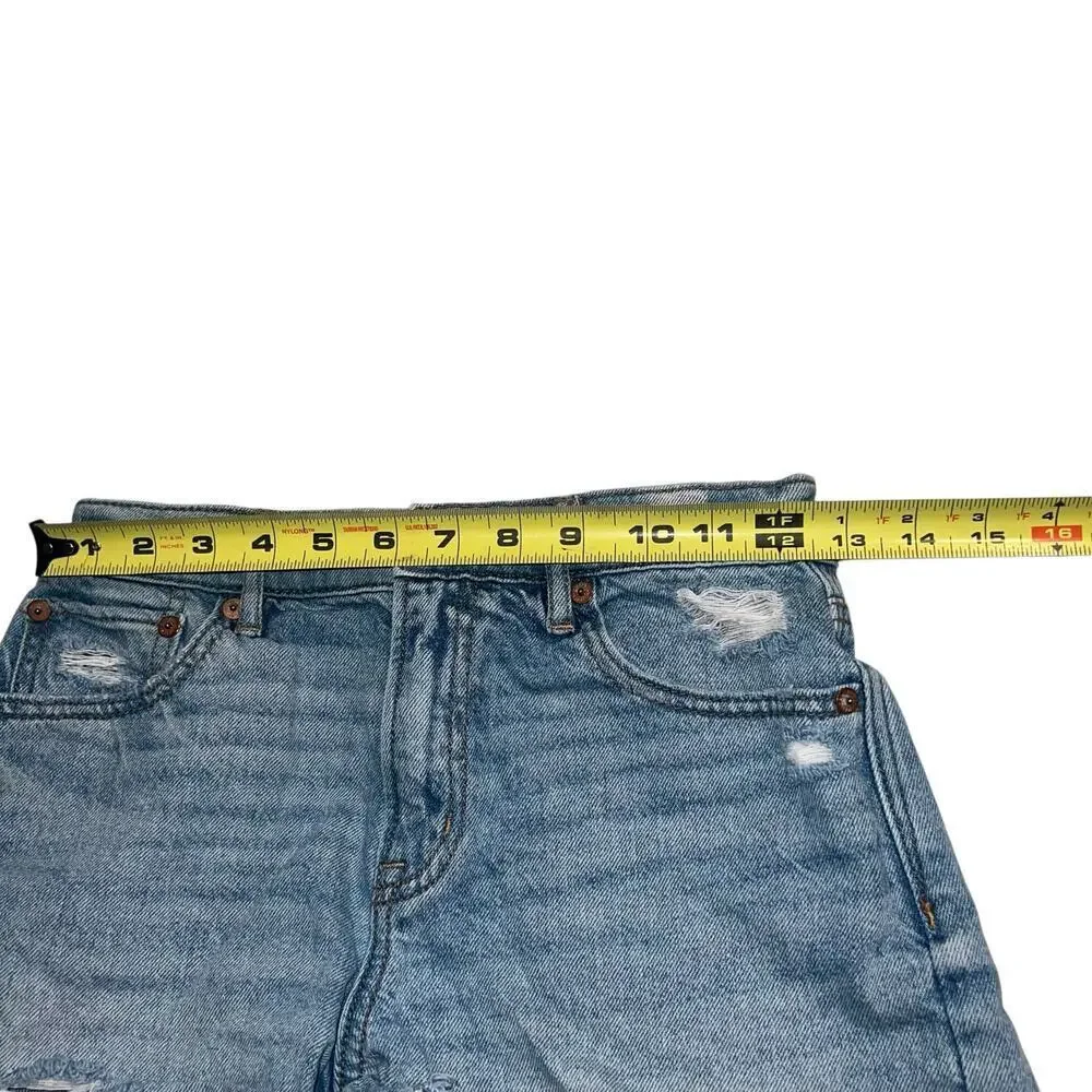 AMERICAN EAGLE Relaxed Short Light Wash Distressed Jean Shorts Size 00